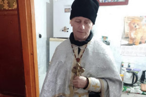 Kňaz v ukrajinskej dedinke odmietol príspevok na kostol a celú zbierku venoval na výrobu maskovacích sietí pre vojakov
