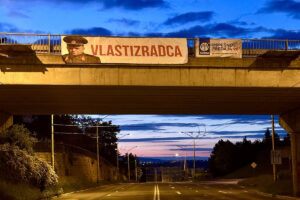 Kolaborant Fico visel na moste