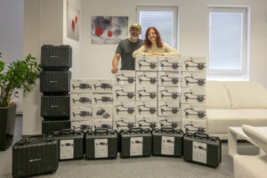 Fico a jeho banda si kupujú za naše peniaze haciendy, Slováci posielajú drony obrancom Ukrajiny