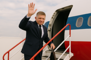 Fico potvrdil účasť na májových oslavách v Moskve. Prispejme mu na letenku
