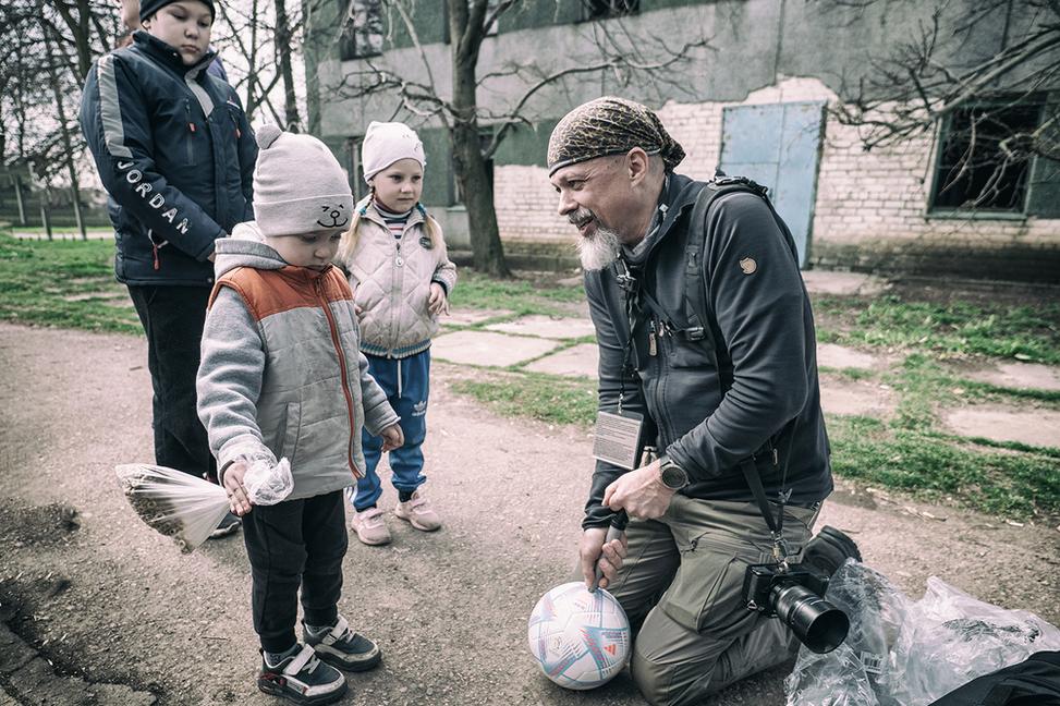 Neznámemu dievčatku ruská bomba zabila celú rodinu. Mne zmenila život.